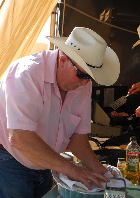 dsc_2886.jpg - prepares his special tacos for Taco Tuesday