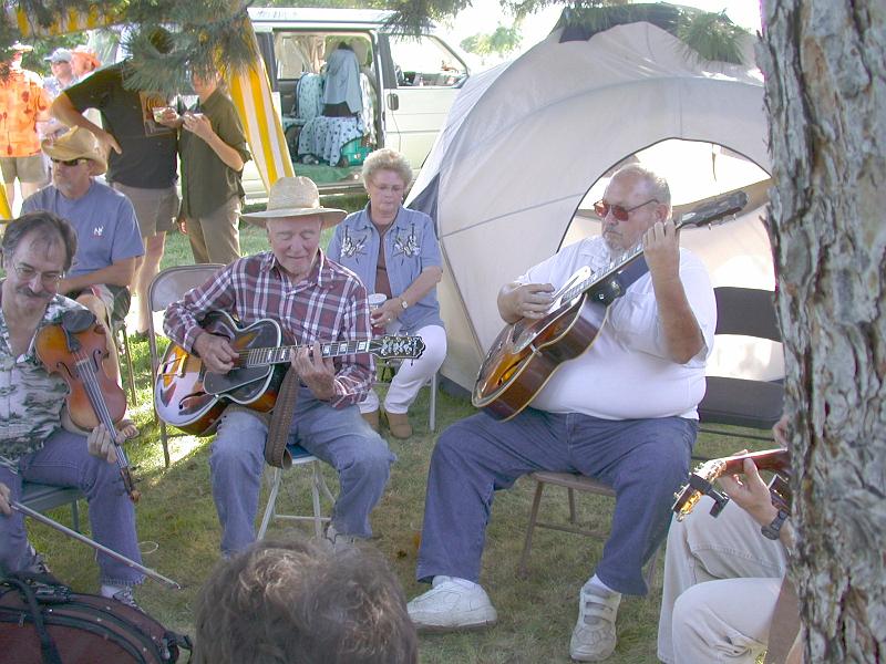 dscn0536.jpg - L to R, Paul Anastasio (fiddle), Gene Gimble & Gary Howe