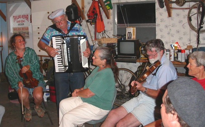 taylor_jam.jpg - L-R: Johny McDonald, Ray Barron, Barbara Ann Barnett, Merv Graham & Wendy Orr-2003